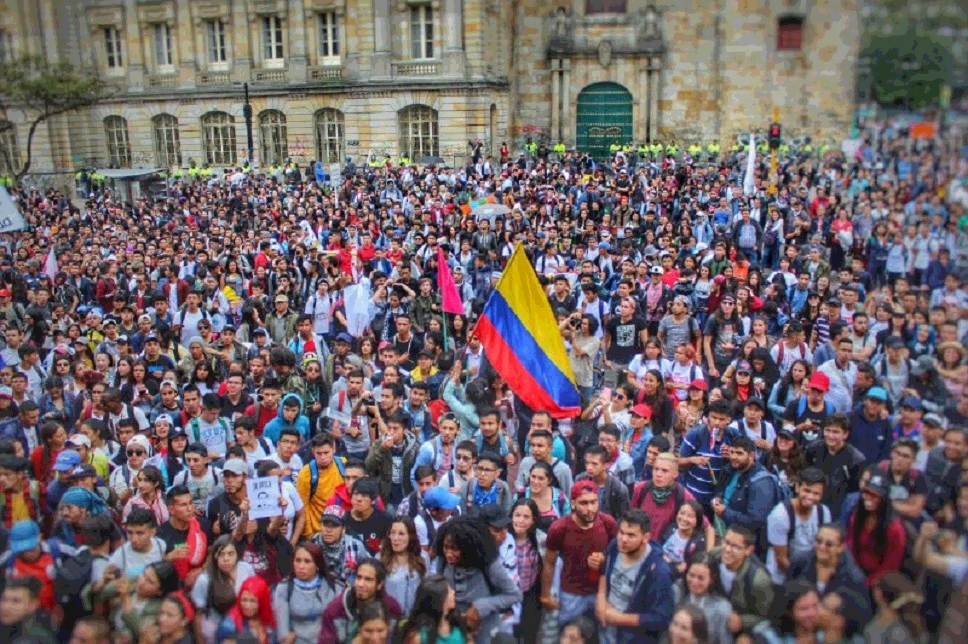 Colombia, una democracia de papel: reflexiones de cara a la Consulta Popular