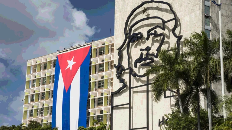 Romper el cerco: de Leningrado a Cuba