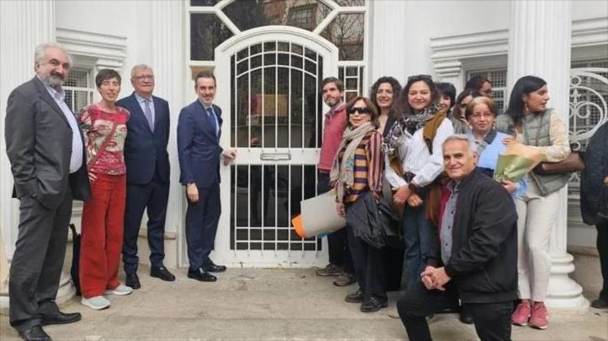 España reabre su embajada en Irán “con el compromiso de apoyar la paz”