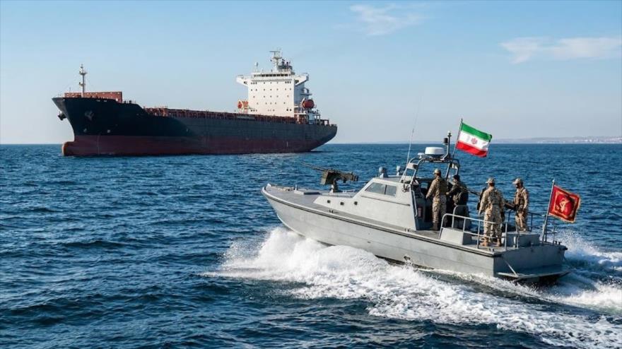 Armada del CGRI: 26 buques transitan el estrecho de Ormuz en 24 horas