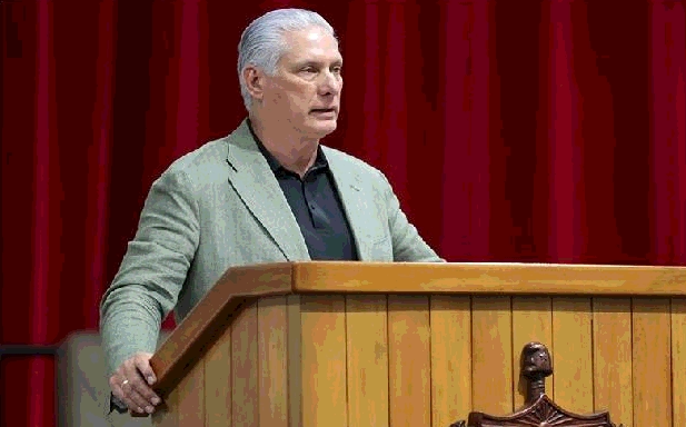 ¡Cuba cambia para levantarse! ¡Cuba cambia para vivir mejor!