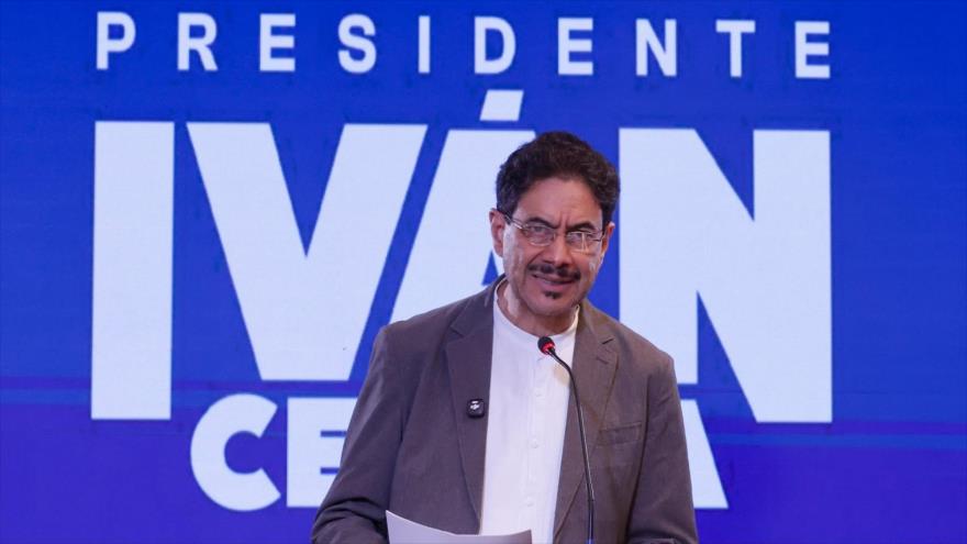 Cepeda denuncia a De la Espriella ante CPI por vínculos con paramilitares