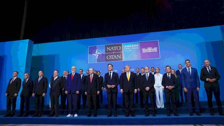 Las élites contra las conquistas sociales: la otra guerra de Europa